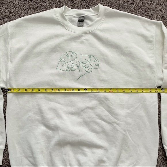 Palm Leaves Embroidered Sweatshirt - Picture 9 of 9